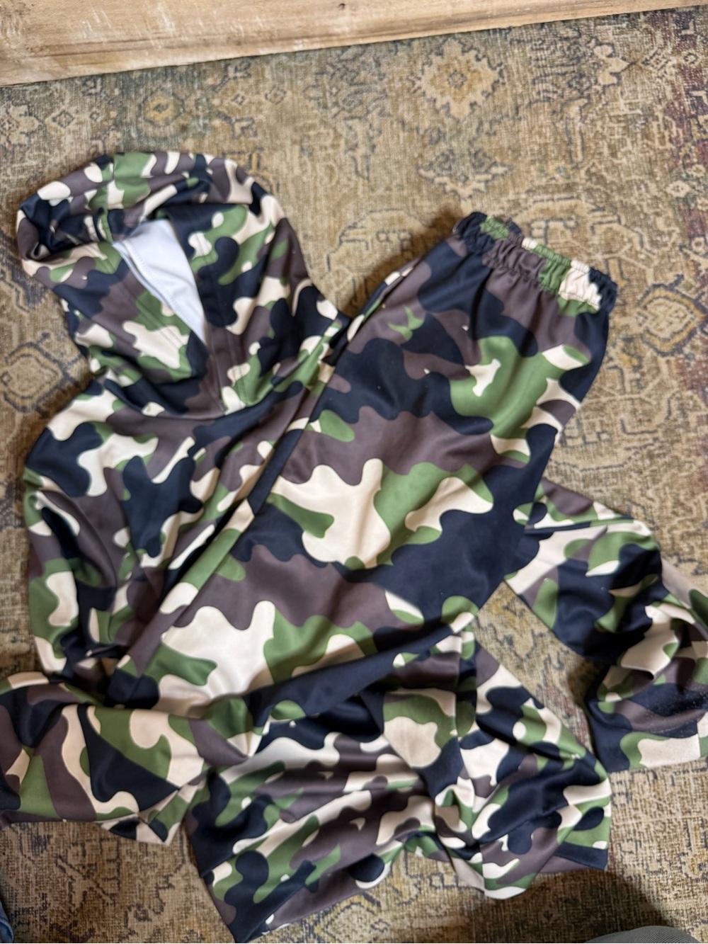 SHEIN Boys Green Black Camo Hooded Pajama Set